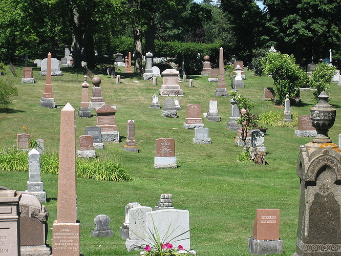 1200px-Cataraqui_Cemetery